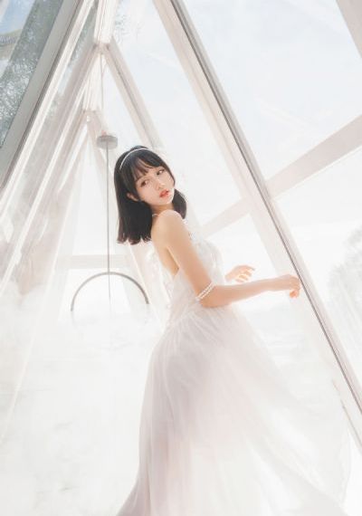 女仆扒开双腿让主人调教游戏